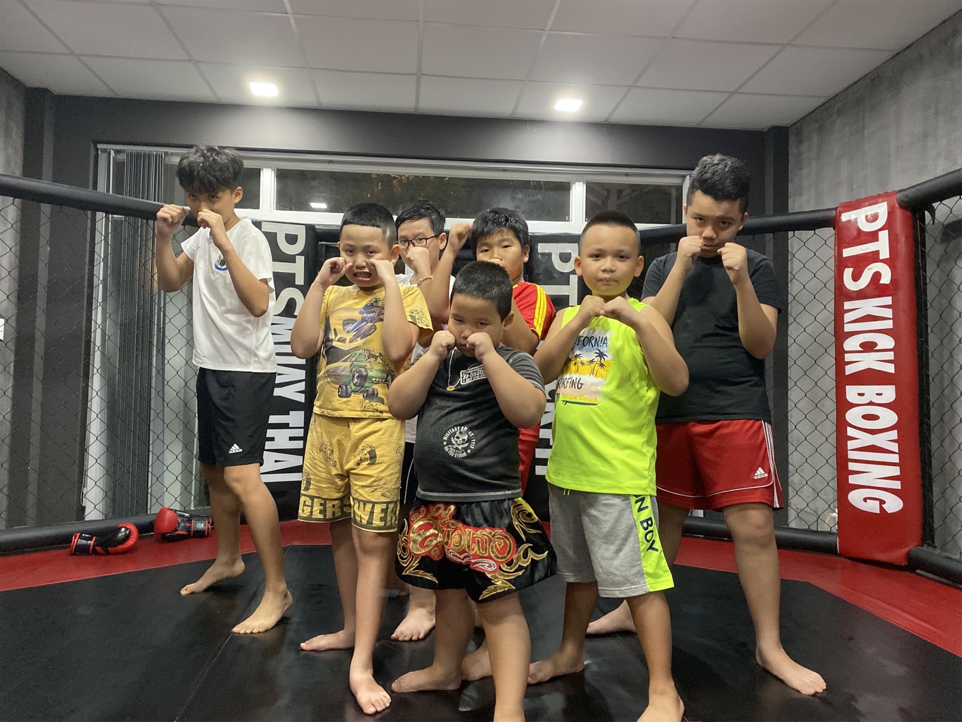 sàn đấu boxing dành cho trẻ luyện tập tại pts kick fitness