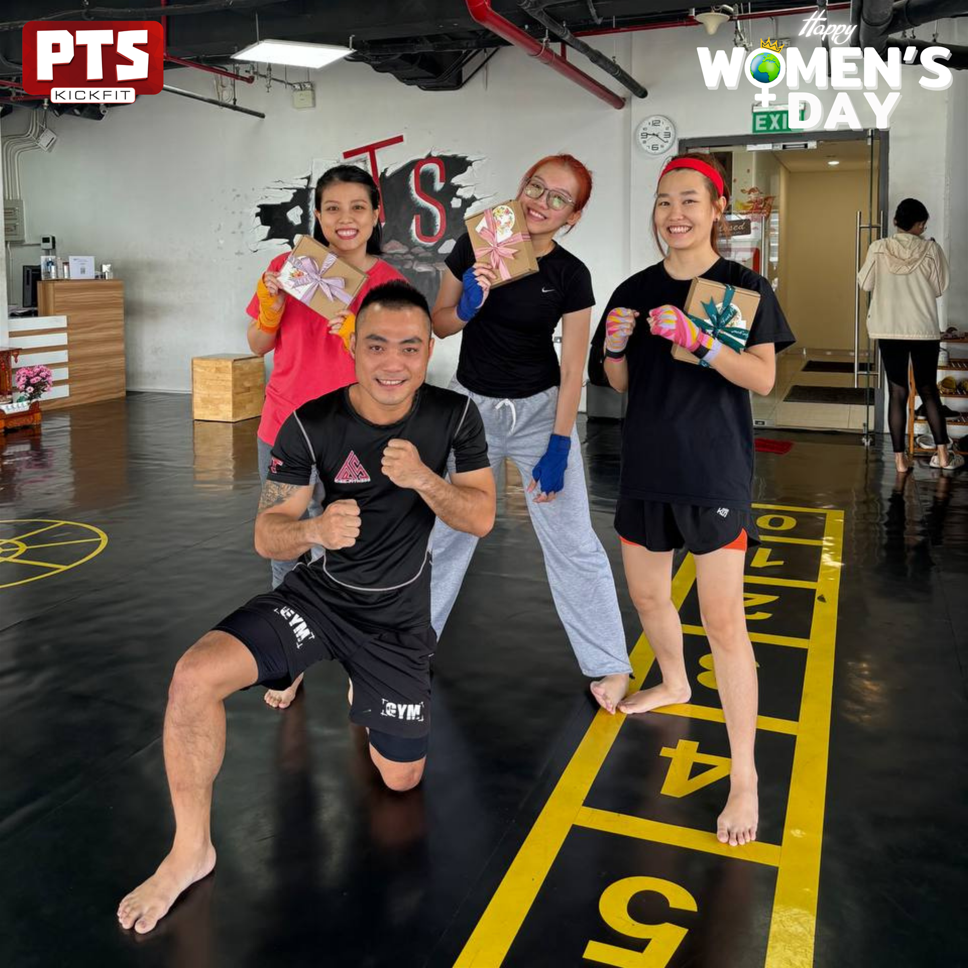 Một học viên nữ tham gia buổi tập luyện Boxing tại PTS Kick Fitness 